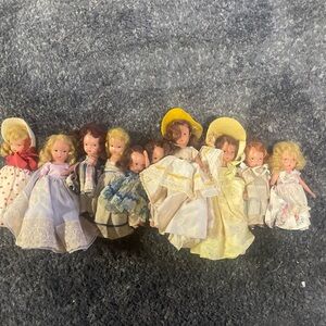 10 Vintage Nancy Ann Storybook dolls with assorted outfits